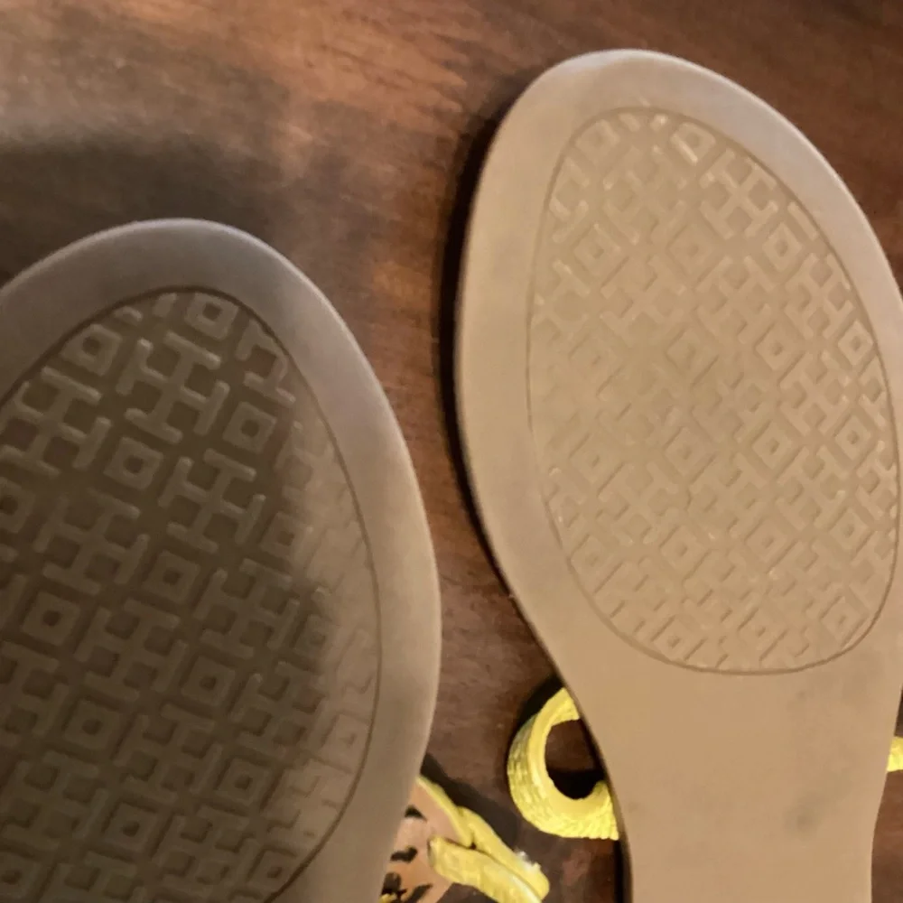 Tory Burch Mini Miller Leather Classic Thong - Picture 8 of 10